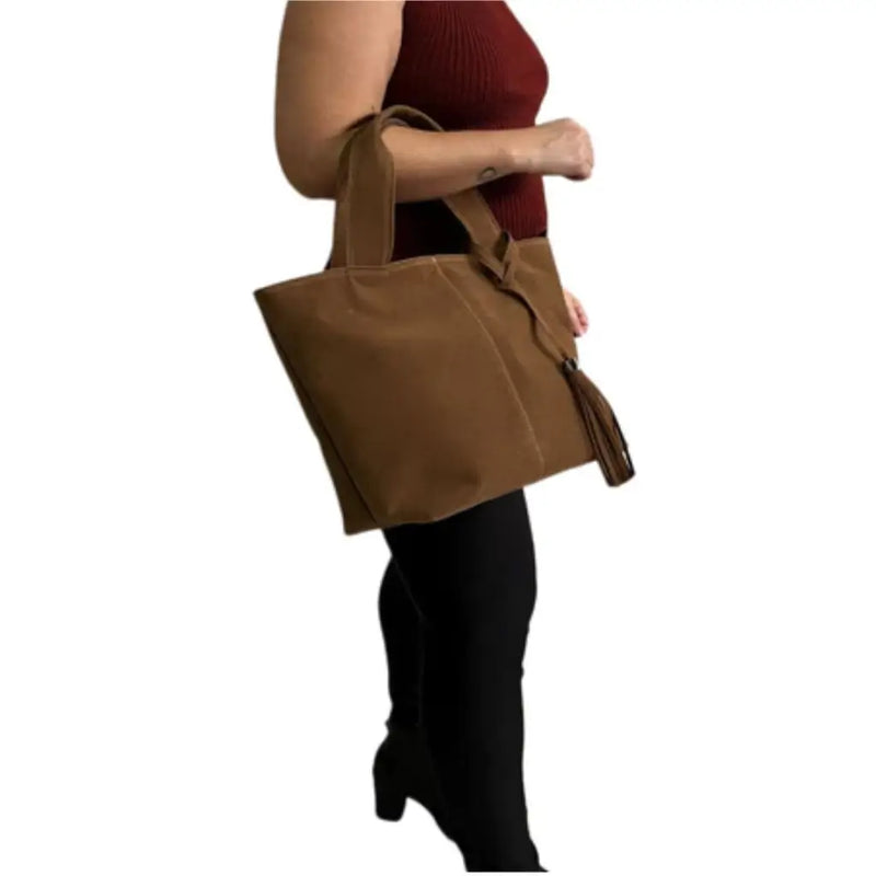 Bolsa Feminina de Camurça Sintética com Franjas Estilo Boho Chic | Tendência Inverno 2025